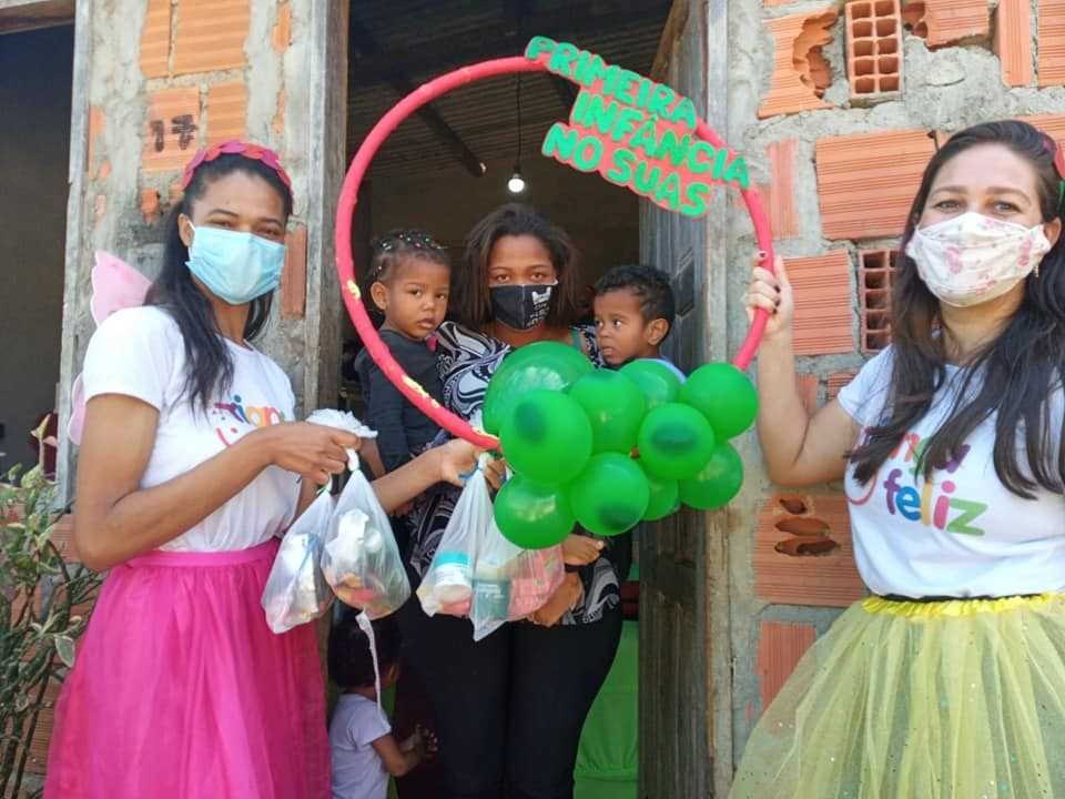Camacã: 300 famílias são recebidas pela equipe do Primeira Infância no SUAS (Criança Feliz) e recebem kits